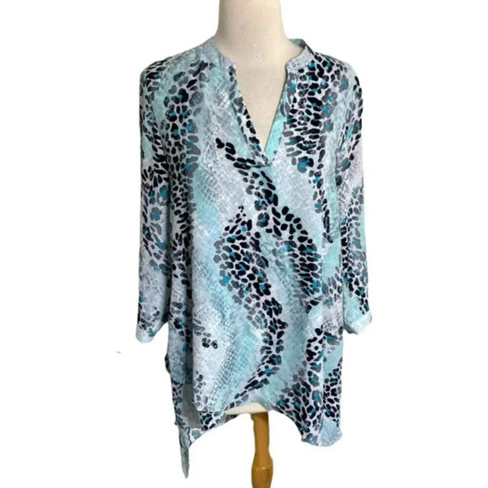 Zac & Rachel M teal white black animal print high low blouse‎ top
